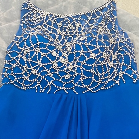 Prom/Graduation dress. - Picture 2 of 3